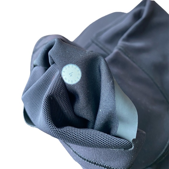 Lululemon In Movement Short *Everlux 2.5" Black Size 4 - Picture 6 of 6